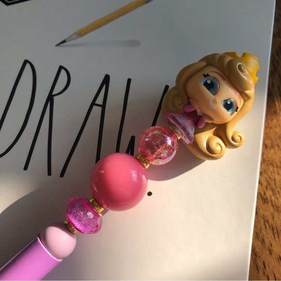 Disney Doorables: Sleeping Beauty: Princess Aurora handmade beaded pen - Picture 1 of 3